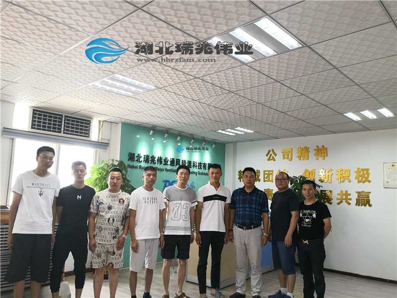 高大空間場(chǎng)所如何通風(fēng)降溫？推薦瑞兆工業(yè)風(fēng)扇！